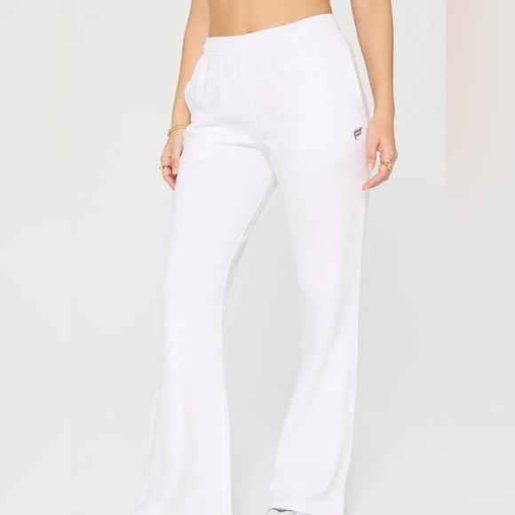 Women’s Fabletics Year Round Terry Wide Leg Pant, Classic White, Small - Picture 1 of 6